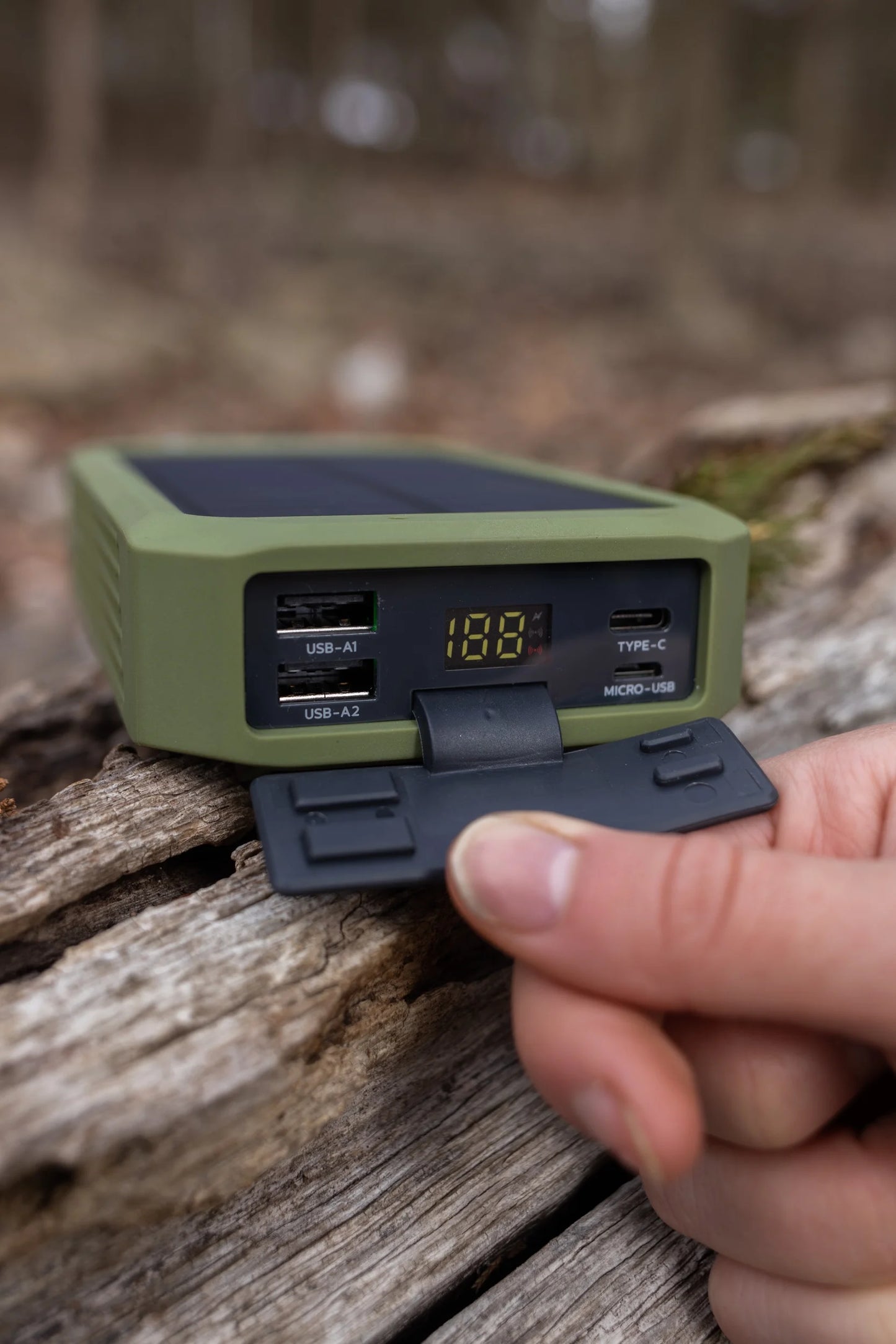 Wireless Power Bank, 20000 Mah, Built-In Flashlight, Charging Pad, IP54 Weatherproof, Travel Ready