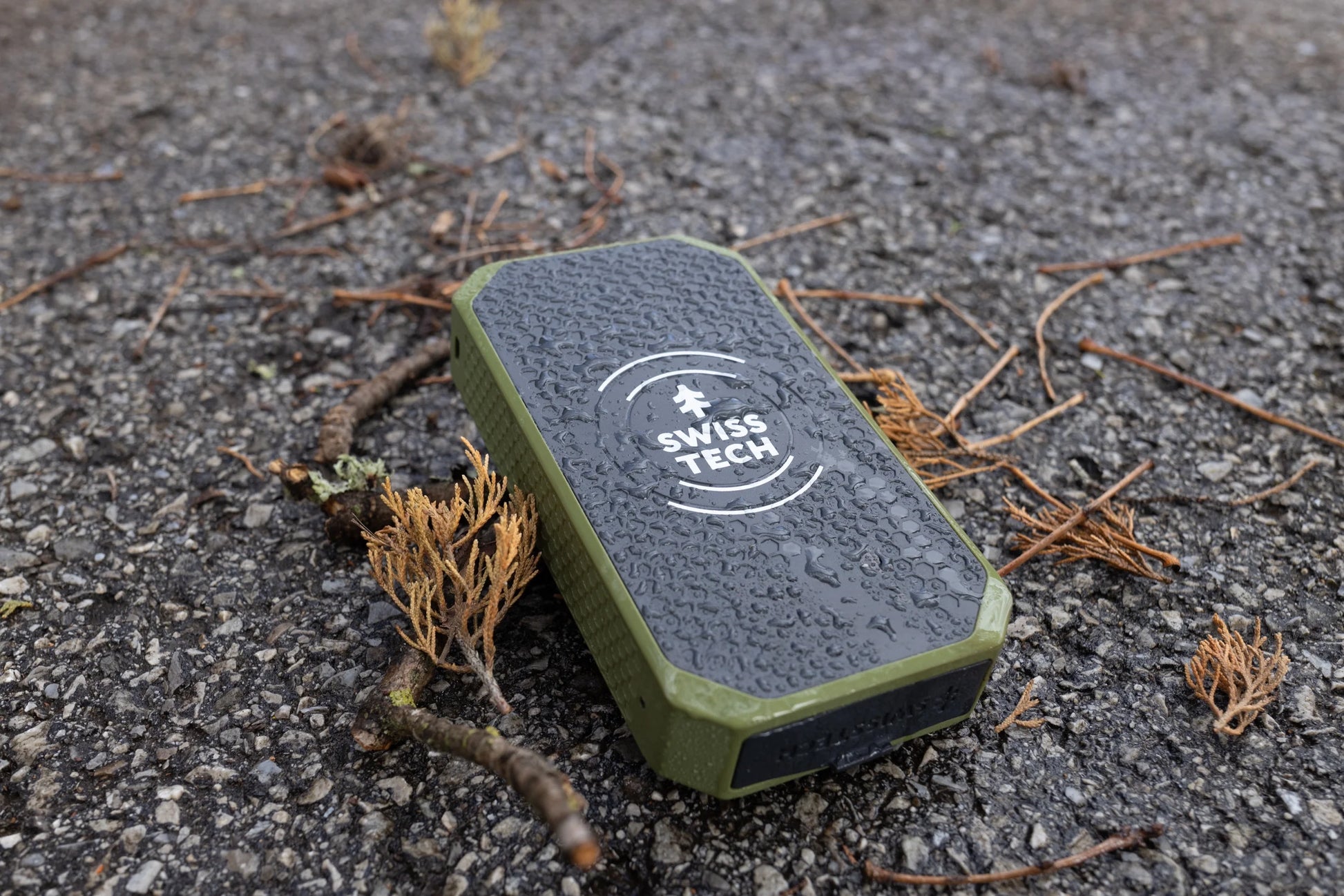 Wireless Power Bank, 20000 Mah, Built-In Flashlight, Charging Pad, IP54 Weatherproof, Travel Ready