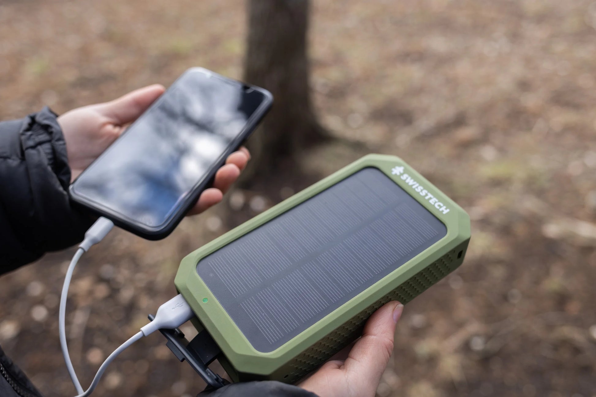 Wireless Power Bank, 20000 Mah, Built-In Flashlight, Charging Pad, IP54 Weatherproof, Travel Ready
